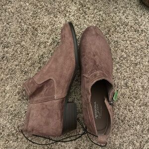 Arizona Size 12 Suede Brown Booties